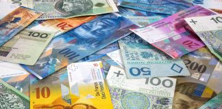 Noi recorduri pentru francul elvețian și lira sterlină