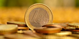 Euro a scăzut la minimul ultimelor două săptămâni